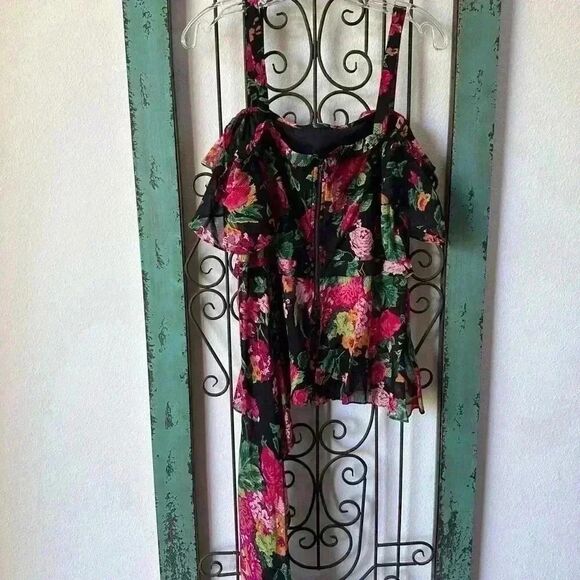 BCBGMAXAZRIA Women chiffon blouse. Off shoulder fitted, asymmetrical. Size M NWT - Picture 3 of 9